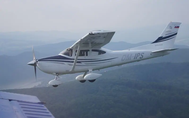 Cessna 182 Skylane private jet