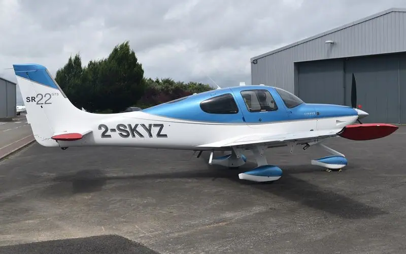 Cirrus SR20 private jet