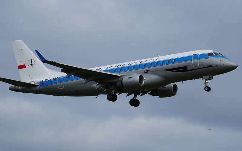 Embraer E170 airliner
