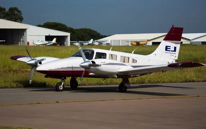Piper Seneca private jet